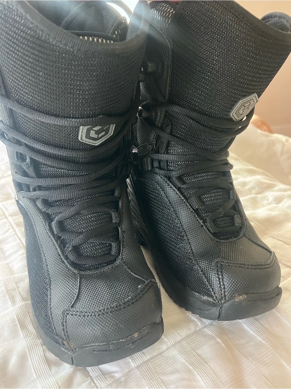 LTD stratus black Snowboard boots - kids size 2 - like new!